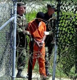 La UE y EEUU llegan a un acuerdo de acogida de presos de Guantánamo, Cuba